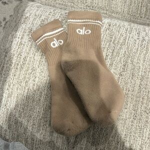 Tan/brown alo half crew socks